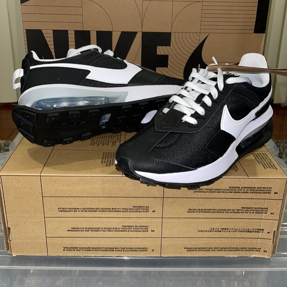 New NIKE Womens Air Max Pre-Day in Black/White-Mettalic Silver - Picture 3 of 16